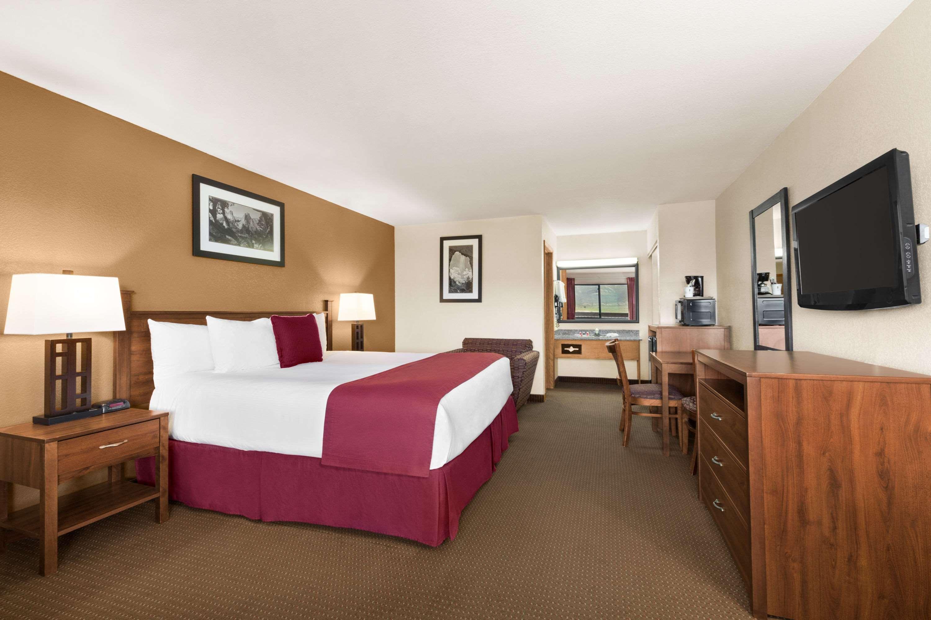 Baymont By Wyndham Cortez Esterno foto
