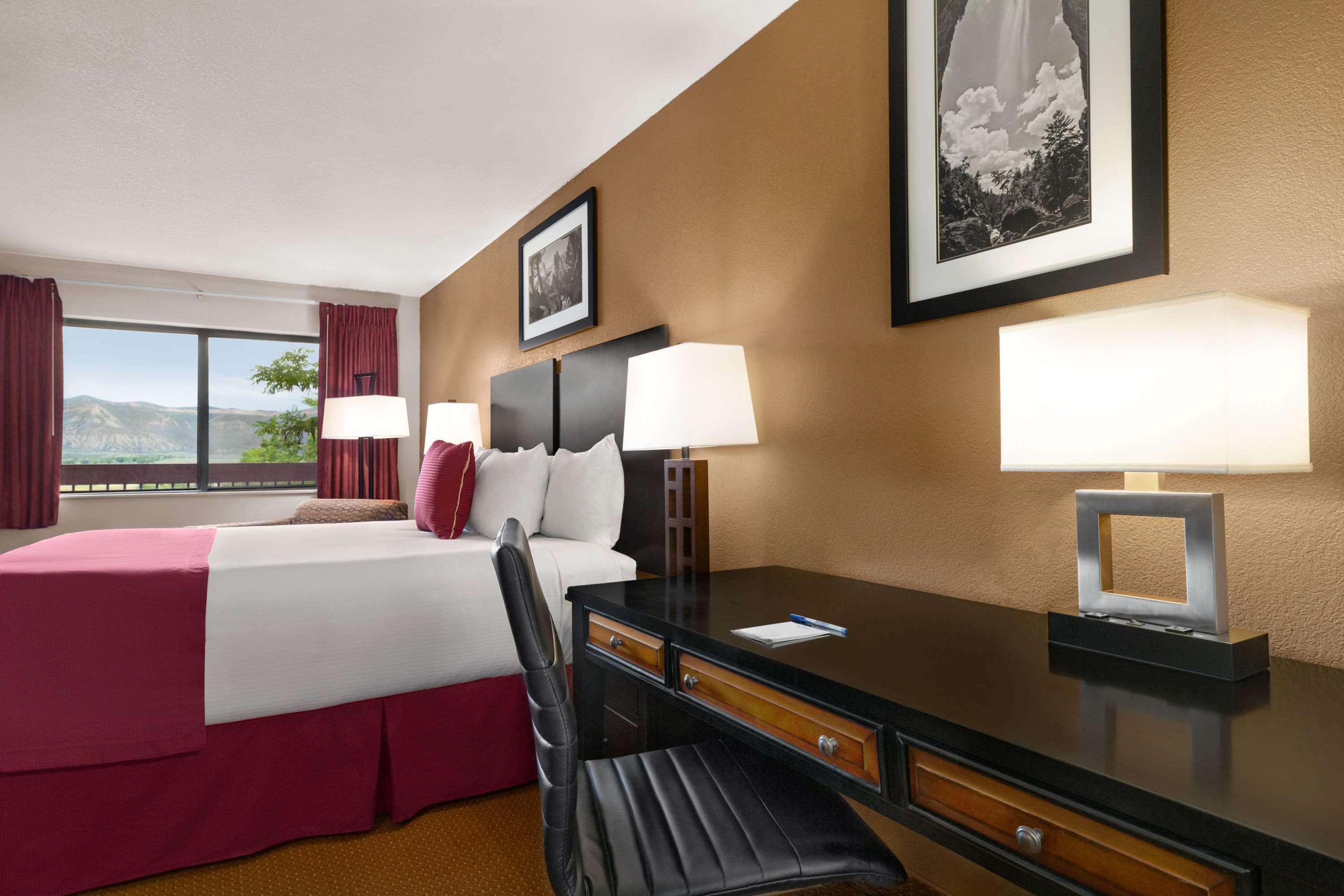 Baymont By Wyndham Cortez Esterno foto