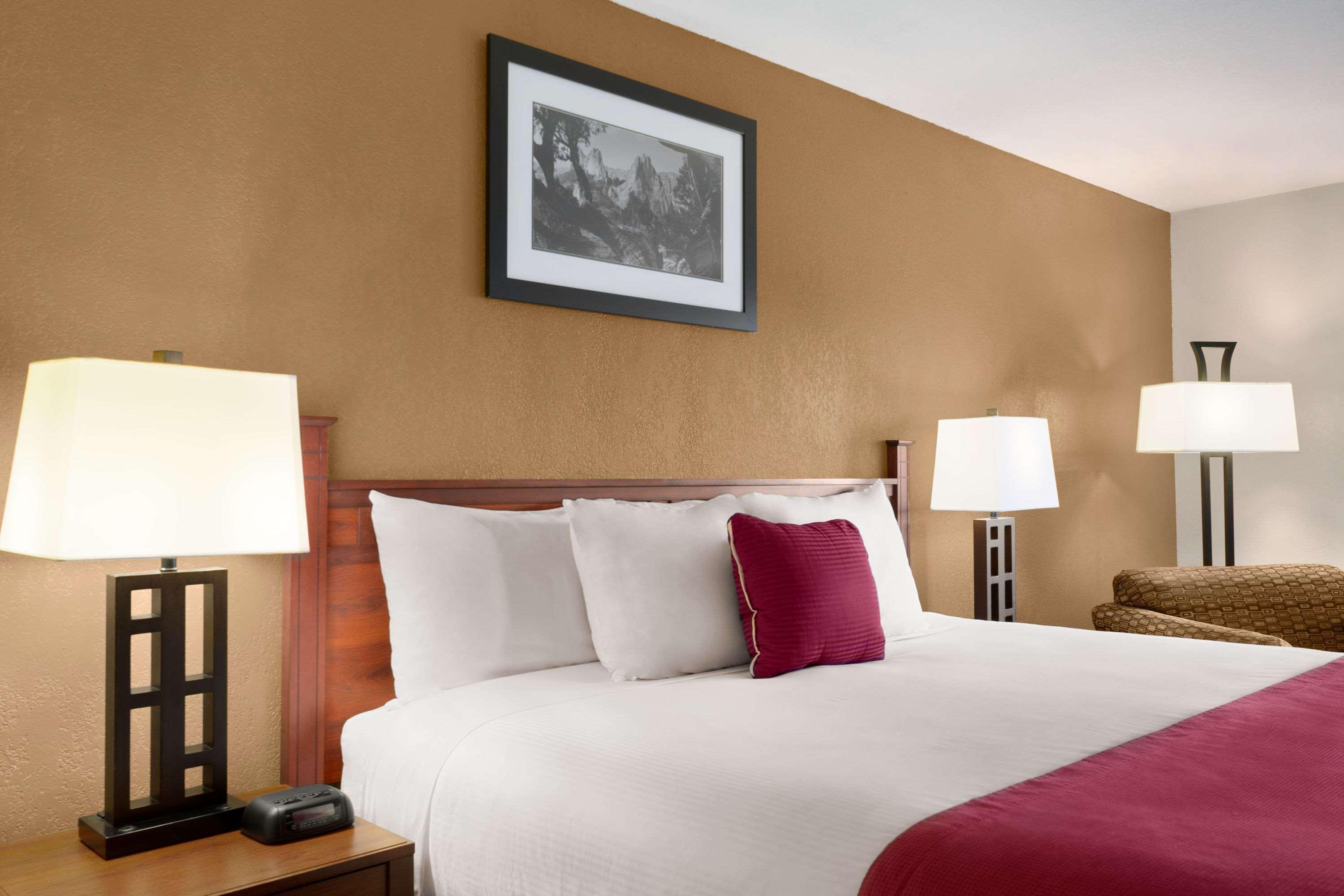 Baymont By Wyndham Cortez Esterno foto